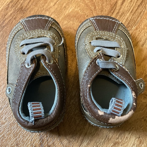 Bundle of infant mixed name brand shoes and slippers! - Picture 11 of 16